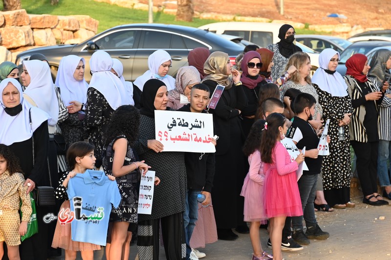 فيديو: مشاركة واسعة من اهالي وطلاب في الوقفة التنديدية ضد عنف الشرطة ويؤكدون : طلابنا ومدارسنا خط احمر ... مع غياب نواب البرلمان القسماويين ...